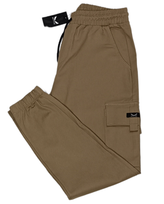Bild von Cargo-Hose mit gewebtem Label an der Tasche Beige